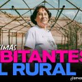 Maribel lleva trabajando en el campo desde que era pequeña pero no ha podido cotizar nunca. Junto a sus amigas resiste en un medio rural que envejece sin sanidad, educación o transporte y ante la desigualdad que ha lastrado las pensiones de estas supervivientes.

Un reportaje de Sara Plaza Casares y Mar Sala para Sphera.
https://www.elsaltodiario.com/segovia/maribel-amigas-ultimas-habitantes-del-rural-espana