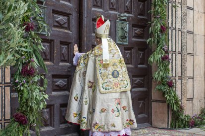 Apertura de la Puerta del Perdón de la Catedral para iniciar el Año Jubilar. SANTI OTERO