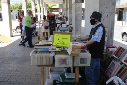 El Ayuntamiento clausura temporalmente el mercadillo de Plaza España. RAÚL G. OCHOA
