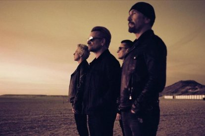 U2, en una imagen promocional, con Adam Clayton, Bono, Larry Mullen Jr y The Edge, de izquierda a derecha-/ ANTON CORBIJN
