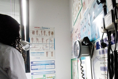 Denuncia que más de 30 médicos sin MIR trabajan en Primaria