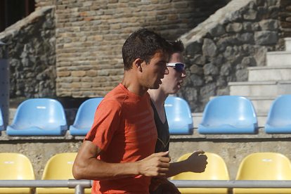 El subcampió d'Europa de 5.000 metres, Adel Mechaal, entrena amb Pol Moya per preparar els Jocs Olímpics de Rio a l'Estadi Comunal.