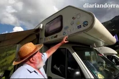 Les primeres caravanes amb seguidors de la volta ciclista ja s'han instal·lat als vorals de la carretera d'Arcalís.