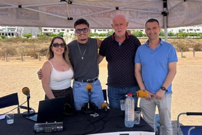 Actualidad, música en directo y primicias en el desembarco de la SER en el Chiringuito Mar de Pulpí