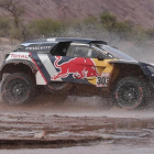 El Peugeot de Carlos Sainz, en plena acción en la etapa del jueves