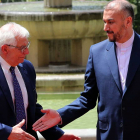 El ministro de Exteriores alemán, Hossein Amir-Abdoulahian, y el Alto Representante de la UE para Asuntos Exteriores, Josep Borrell en Teherán en junio.