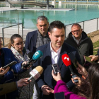 De la Rosa anunció a los medios su intención de acudir a Bruselas durante la visita a las piscinas de El Plantío