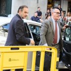 El exministro de Transportes José Luis Ábalos (i) a su llegada al Tribunal Supremo, a 23 de junio de 2025, en Madrid (España). El instructor del 'caso Koldo' en el Tribunal Supremo (TS) ha citado a declarar como investigados al exministro de Transportes José Luis Ábalos y al que fuera su asesor ministerial, Koldo García, por los presuntos amaños de obra pública en los que también estaría implicado el ya ex secretario de Organización del PSOE, Santos Cerdán, citado para el 25 de junio.

Jesús Hellín / Europa Press
23 JUNIO 2025;ÁBALOS;KOLDO;OPERACIÓN DELORME;: SUPREMO
23/6/2025