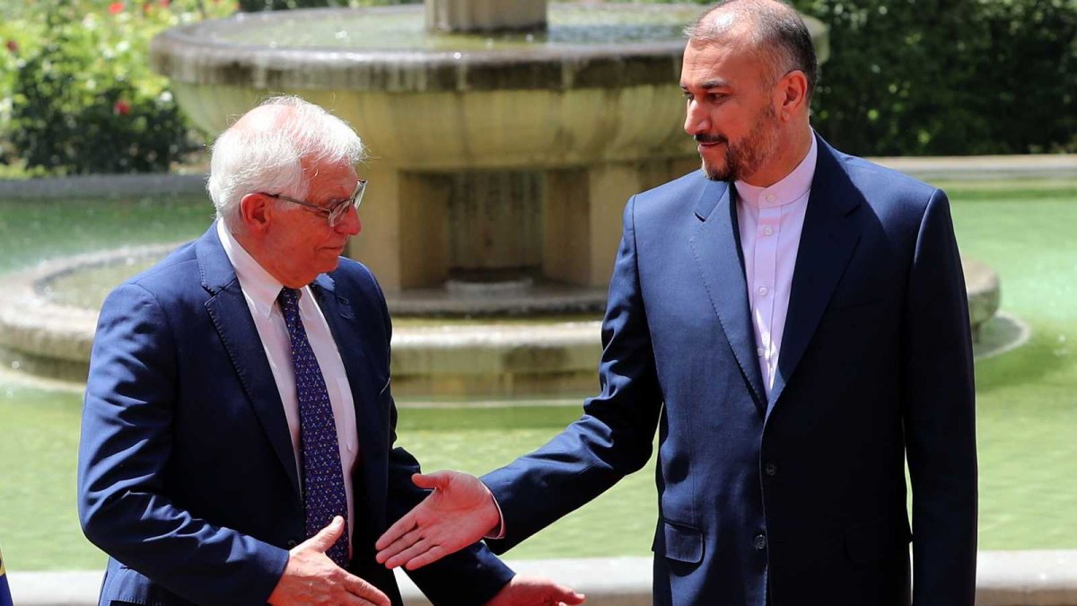 El ministro de Exteriores alemán, Hossein Amir-Abdoulahian, y el Alto Representante de la UE para Asuntos Exteriores, Josep Borrell en Teherán en junio.