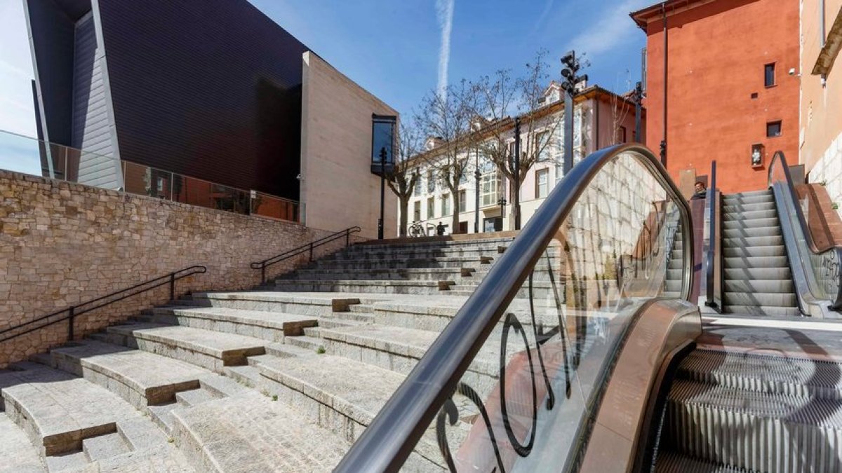 Los problemas de vandalismo en el casco histórico se pretenden controlar con cámaras de vigilancia.