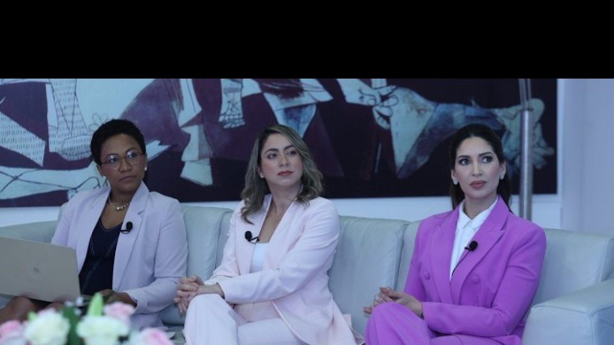 Damas destacadas en el ámbito empresarial, social y político participaron de este espacio que conmemora el Día Internacional de la Mujer.
las asistentes apreciaron con total atención lo abordado a cargo de las invitadas de este espacio, Gloria Reyes, Edith Febles y Massiel Javier Dotel quienes representan con orgullo a la mujer que lidera con propósito.