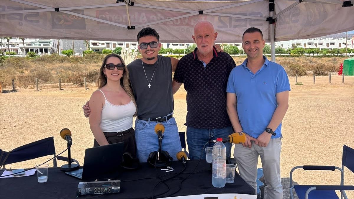 Actualidad, música en directo y primicias en el desembarco de la SER en el Chiringuito Mar de Pulpí